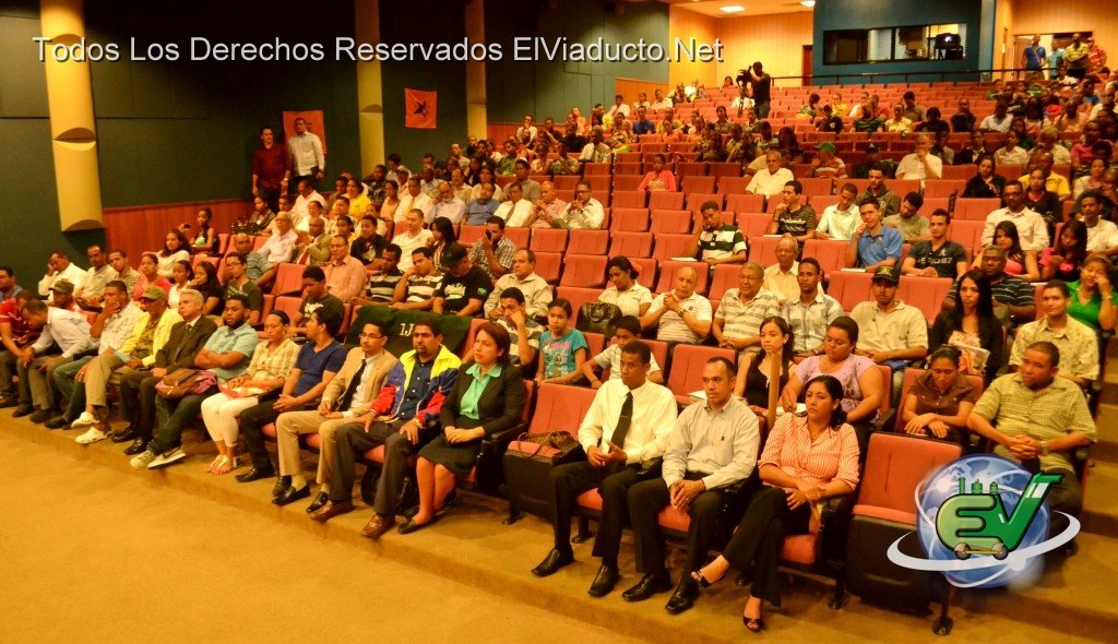 Asistentes al conversatorio con el Embajador de Venezuela en la UASD Santiago